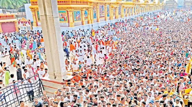 Raghavendra Swami Darshan: మంత్రాలయం భక్తజన సంద్రం