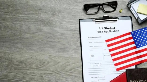 US Visa: భారతీయ విద్యార్థుల వీసా ఇక్కట్లు.. అమెరికాకు వెళ్లే వారి సంఖ్య భారీగా తగ్గే ఛాన్స్