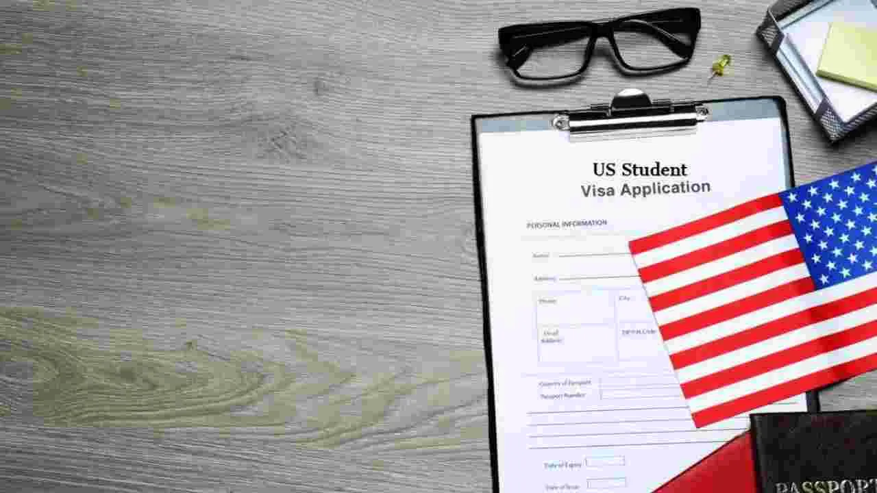 US Visa: భారతీయ విద్యార్థుల వీసా ఇక్కట్లు.. అమెరికాకు వెళ్లే వారి సంఖ్య భారీగా తగ్గే ఛాన్స్