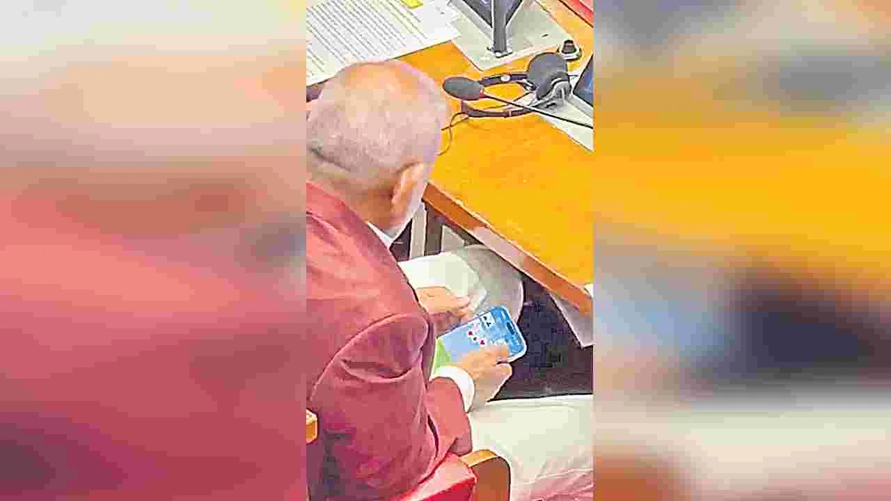 Maharashtra Minister Phone Scandal: అసెంబ్లీలో ఫోన్లో పేకాట ఆడిన మంత్రి