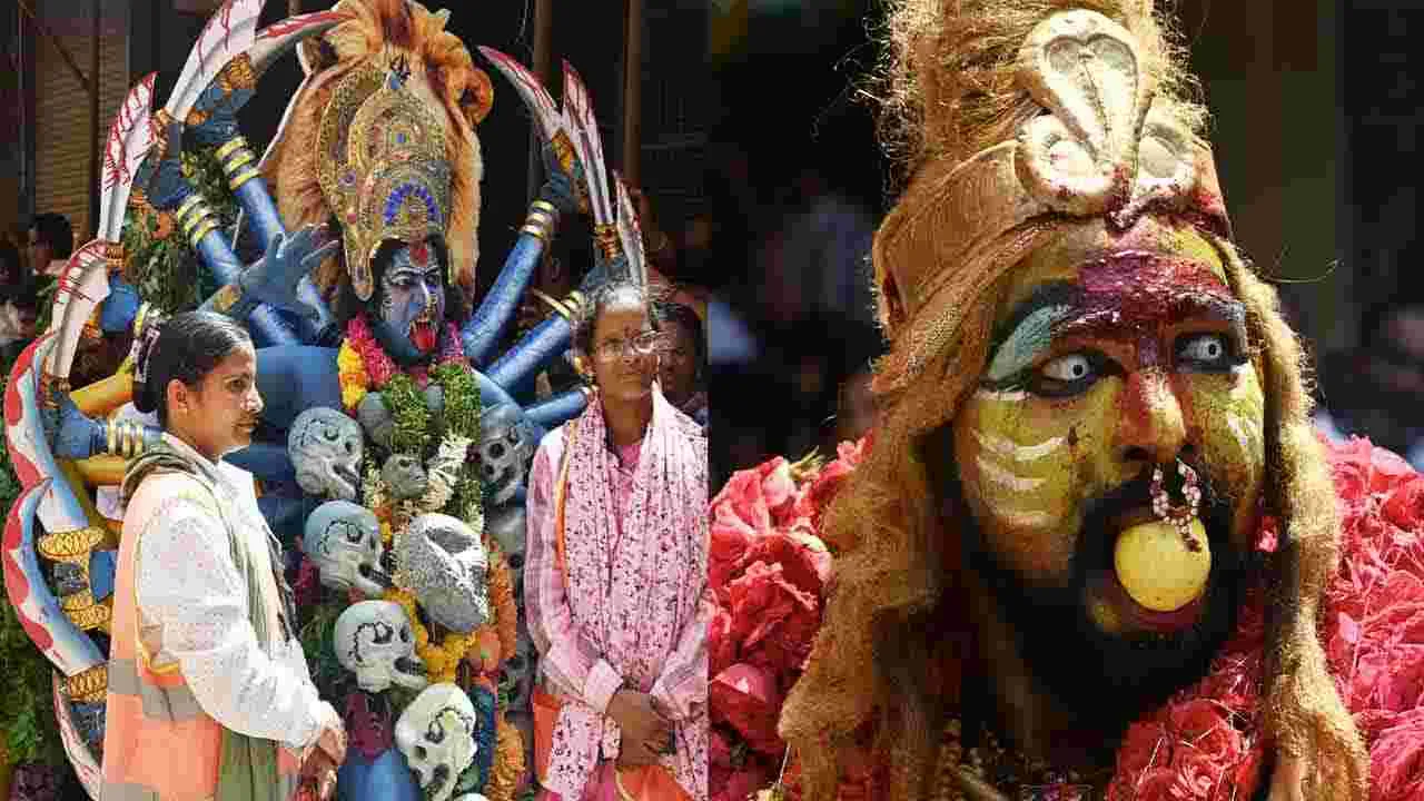 Bonalu Festival 2025: ఉజ్జయినీ మహాకాళి దేవాలయంలో రంగం వినిపించిన స్వర్ణలత