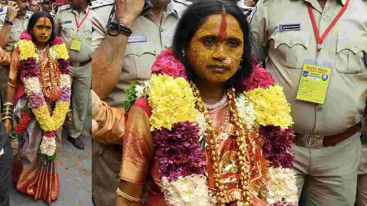 Bonalu Festival 2025: ఉజ్జయినీ మహాకాళి దేవాలయంలో రంగం వినిపించిన స్వర్ణలత