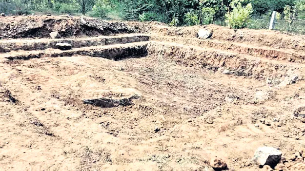 ప్రయాసగా మారిన ఫాం పాండ్ల నిర్మాణం