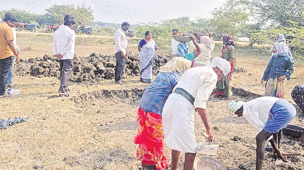 ‘ఉపాధి’లో మస్టర్ల మాయాజాలం