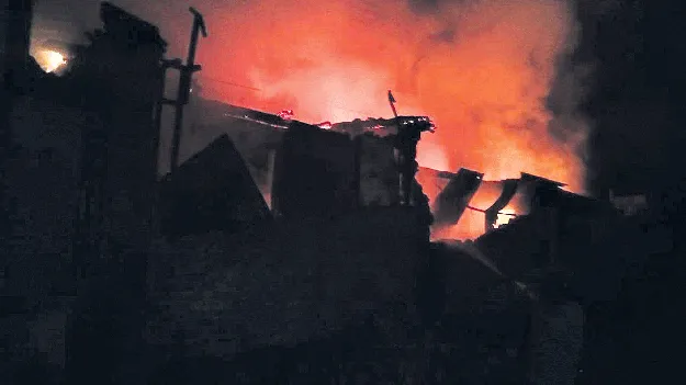 మేదరమెట్లలో భారీ అగ్నిప్రమాదం