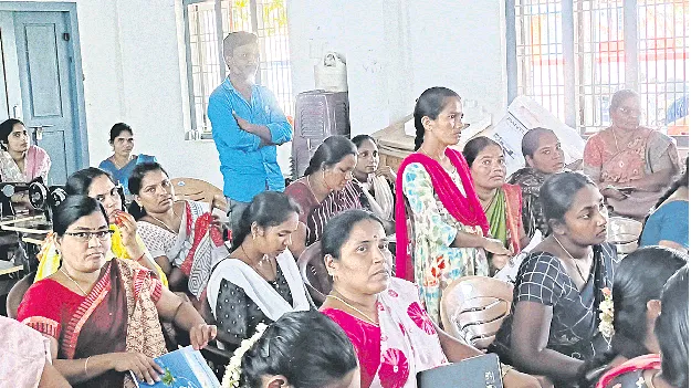 స్త్రీనిధి డబ్బులు స్వాహా 