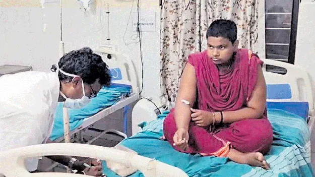 8మంది వేద పాఠశాల విద్యార్థులకు అస్వస్థత