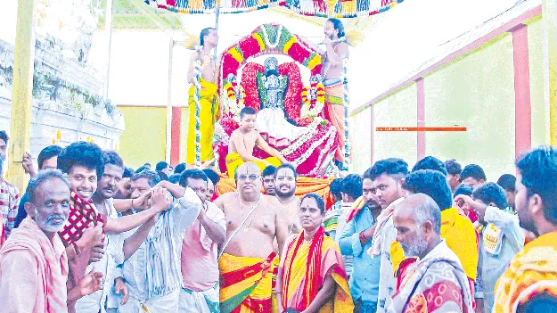 అంగరంగ వైభవంగా..