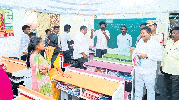 మంత్రి స్వామి ఉపాధ్యాయుడైన వేళ.. 