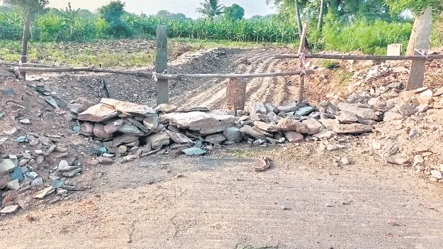 కాల్వ పోరంబోకు ఆక్రమణ