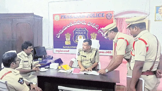 పెండింగ్‌ కేసులను త్వరితిగతిన పరిష్కరించాలి 