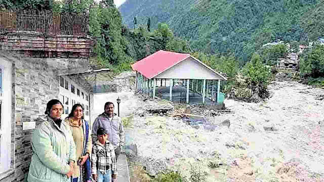  Vijayawada Tahsildar: తహసీల్దార్‌ కుటుంబం సేఫ్‌
