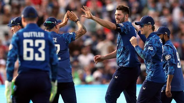 England Cricket Victory: ఇంగ్లండ్ ఘనంగా..