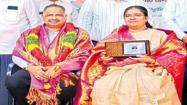 Tenali: జస్టిస్‌ జ్యోతిర్మయికి మొవ్వా విజయలక్ష్మి స్మారక పురస్కారం