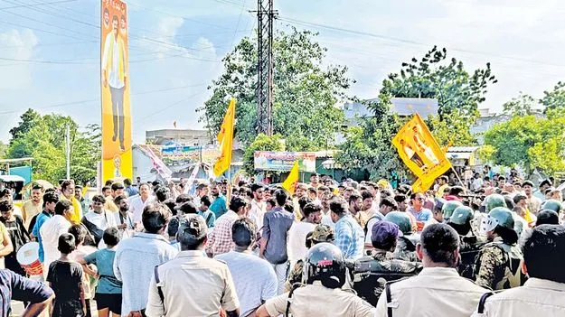 Political Clash: గుడివాడలో హైటెన్షన్‌