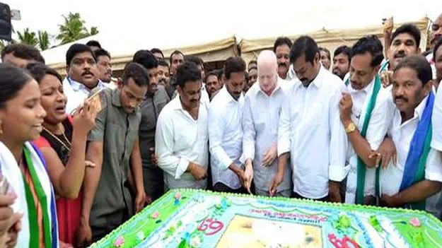 YS Jayanthi: ఏయూలో వైఎస్‌ జయంతి వేడుకలు