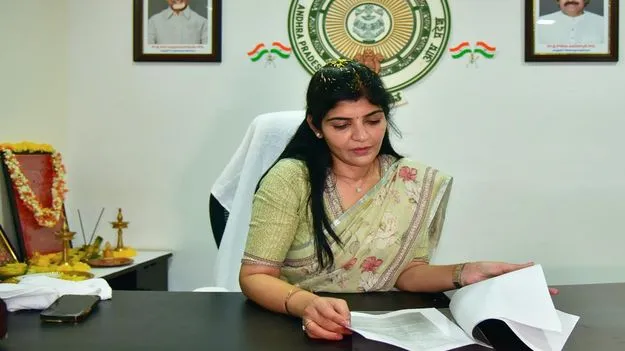 Rayapati Shailaja: గ్రామీణ మహిళలకు చట్టాలపై అవగాహన