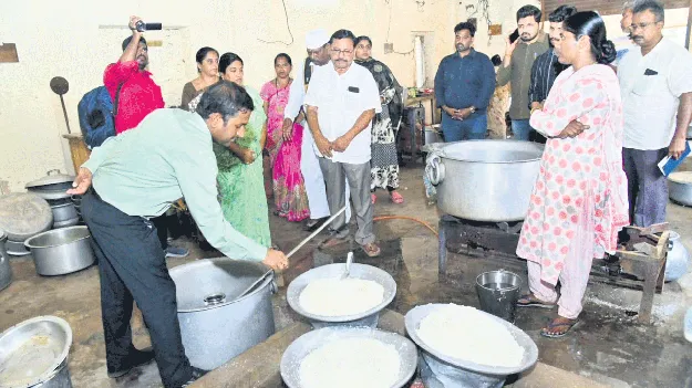 విద్యార్థుల పట్ల నిర్లక్ష్యంగా వ్యవహరిస్తే చర్యలు