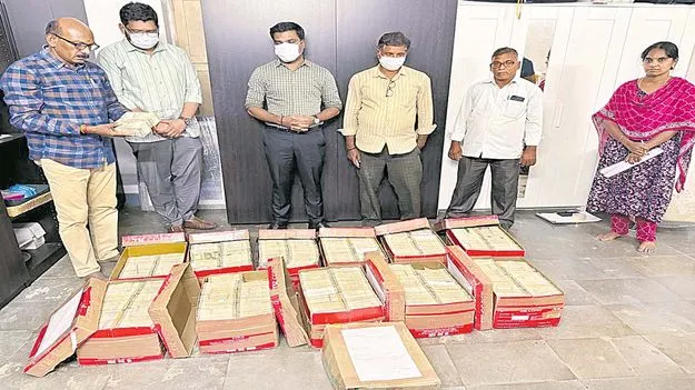 Liquor Scam: బాక్స్‌లు బద్దలయ్యాయి