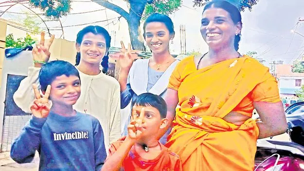 AP Welfare Scheme: అమ్మ కళ్లలో ఆనందం