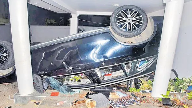 Women Attack: మాజీ ఎమ్మెల్యే నల్లపరెడ్డి ఇంటిపై మహిళల దాడి