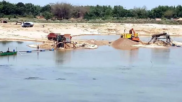 Vijayawada: ఇరిగేషన్‌ జేఈఈ కిశోర్‌ నిర్బంధం 