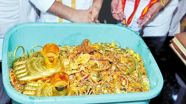 Vijayawada Durga Temple: దుర్గమ్మ కానుకలు బ్యాంకులో డిపాజిట్‌