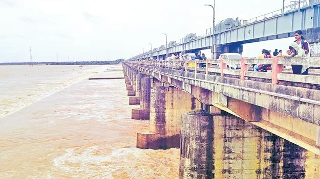 Godavari River Levels: శబరి, సీలేరు వరదతో ఎరుపెక్కిన గోదావరి