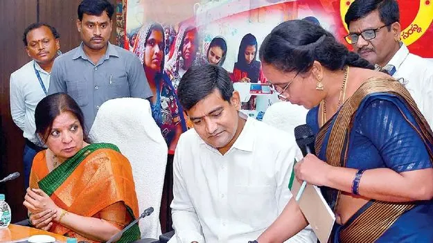 Loan Scam: స్త్రీనిధి రుణాల అక్రమాలపై చర్యలు