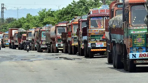 AP Lorry Associations: గ్రీన్‌ ట్యాక్స్‌ తగ్గింపు జీవో విడుదల చేయాలి