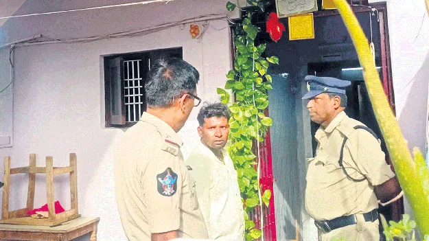 తాళంవేసిన ఇంటిని టార్గెట్‌ చేసిన దొంగలు