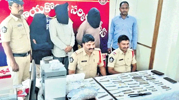 అక్రమంగా గంజాయి రవాణా..నిందితులు  అదుపులో