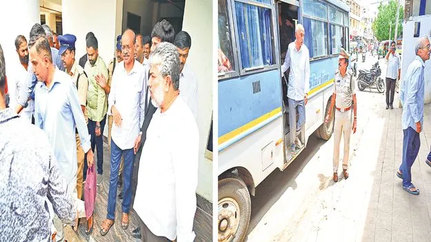 CBI Court: కోర్టు హాల్లో ఇంతమంది ఎందుకు
