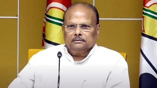 ఫిరాయింపుల చట్టంలోనే లొసుగులు: యనమల