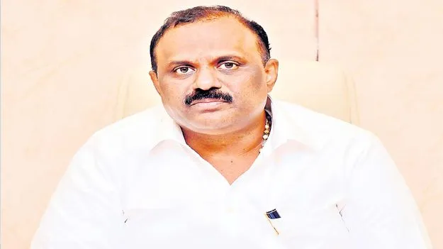 ప్రజల్లో చంద్రబాబు... ప్యాలెస్‌లో జగన్‌: అనగాని