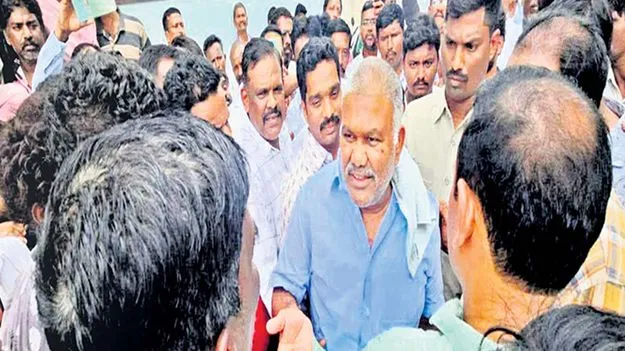 Political Clash: తాడిపత్రిలో టెన్షన్‌ టెన్షన్‌