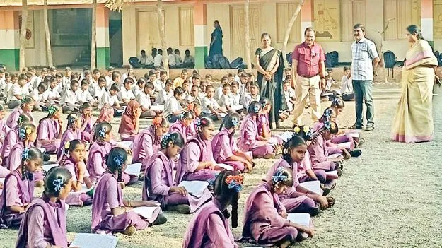 Education Department: ఎంఈవో పోస్టుల్లో ఖాళీలకు ఇన్‌చార్జ్‌లు