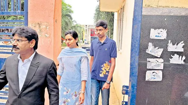 Liquor Scam Case: మిథున్‌రెడ్డితో భార్య, కుమారుడు ములాఖత్‌