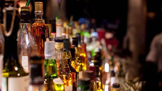 Excise Task Force: స్టీల్‌ప్లాంట్‌ జీఎం ఇంట్లో.. భారీగా విదేశీ మద్యం స్వాధీనం