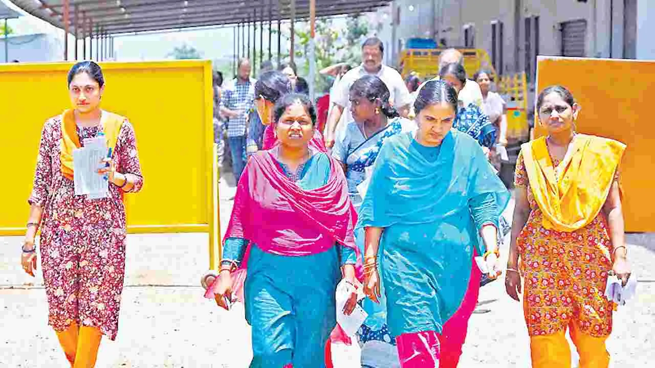 AP Mega DSC 2025: మెగా డీఎస్సీ పరీక్షలు ప్రారంభం 