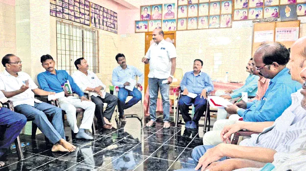 ఎంఈవోల నియామకంపై నిరసన గళం