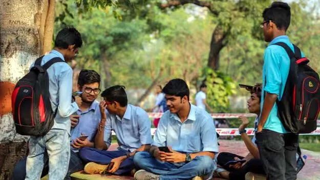 AP High Court: వారిని లోకల్‌గానే పరిగణించండి