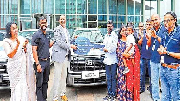  CEO Rajbabu: ఉద్యోగుల అంకితభావానికి కార్లు బహుమతి