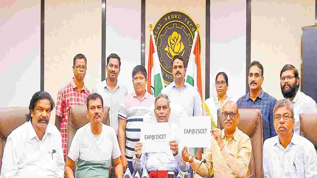 2 ప్రశ్నలకు ఆప్షన్లు మార్చాం: వీసీ 