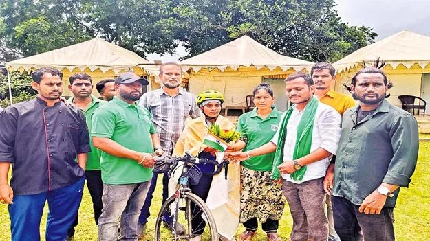 Cycling Journey: సాహస నారి.. సైకిల్‌ యాత్ర
