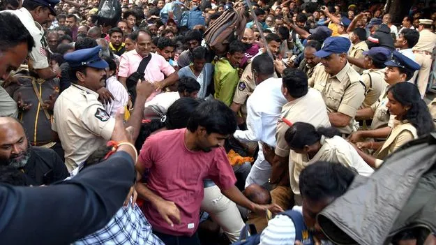 Tirupati Stampede: తిరుపతి తొక్కిసలాటపై 200 పేజీల నివేదిక 