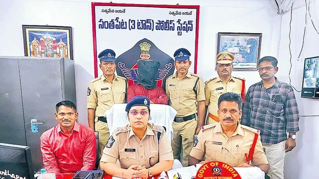 Nellore: ఐఆర్‌ఎస్‌ అధికారి పేరిట బురిడీ