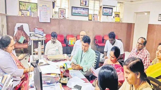 Junior Student Complaint: కర్నూలు మెడికల్ కళాశాలలో ర్యాగింగ్ కలకలం