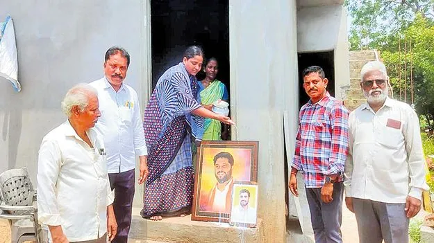 Gulf Victim: లోకేశ్ చొరవతో గల్ఫ్ నుంచి స్వగ్రామానికి