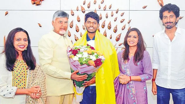 Vijayawada: నారాయణ విద్యార్థులకు సీఎం అభినందనలు
